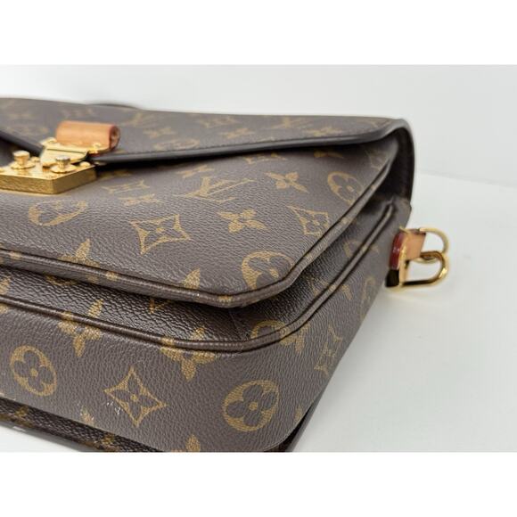 Louis Vuitton Pochette Métis Monogram Canvas Shoulder Bag with Gold Hardware - Picture 8 of 16